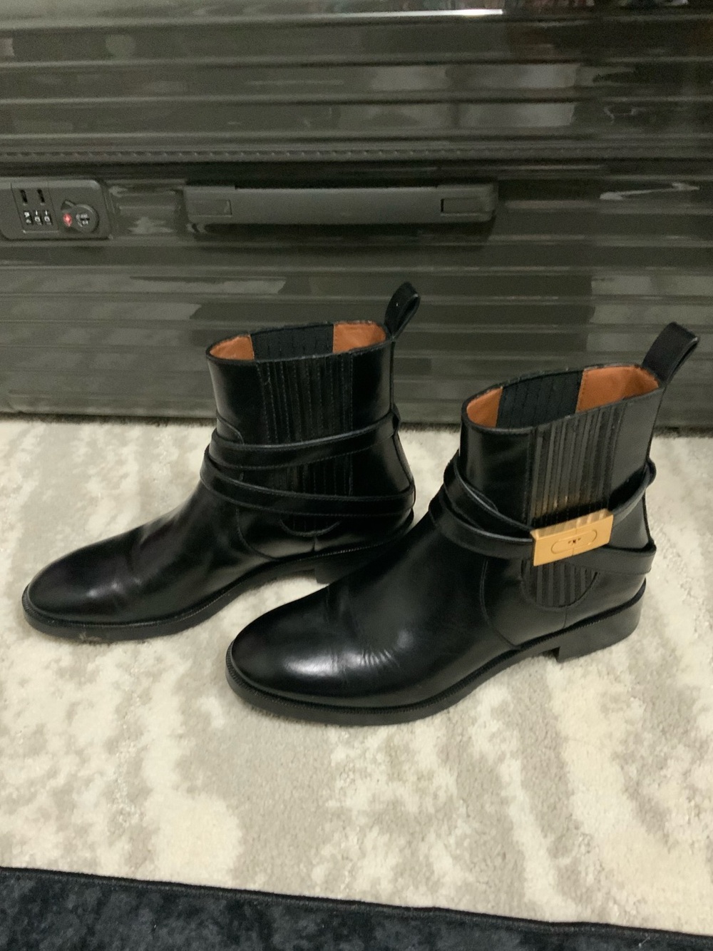 EUC TORY BURCH Black Chelsea Boots with Wrapped Heel - Size 8.5